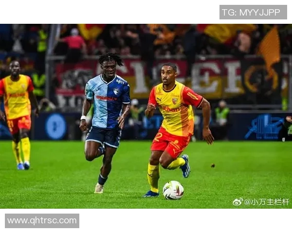 足球明星因比赛失利被妻子当众训斥引发热议网友纷纷围观评论